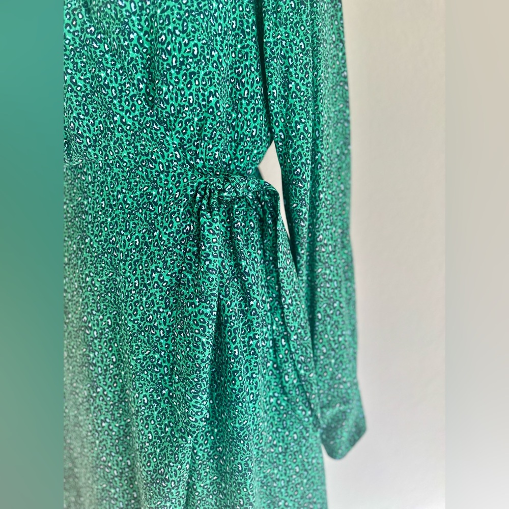 SANCTUARY WOMEN'S STAY THE NIGHT PRINTED WRAP DRESS GREEN - Picture 6 of 9
